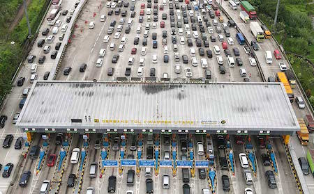 Kombinasi One Way dan Contraflow Urai Penumpukan Kendaraan di Tol Cikampek ke Pulau Jawa